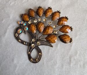 Vintage Brown and Gold Brooch